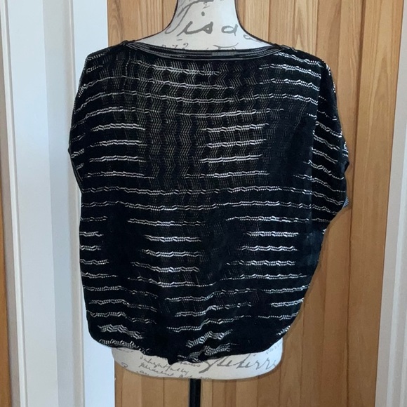 M Missoni, luxury, black & white knit sleeveless top. Made in Italy. Size 44 (8) - Picture 6 of 16